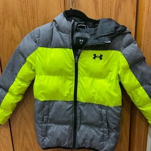 Under Armour Youth Puffer Jacket – Neon Power & Cozy Warmth!